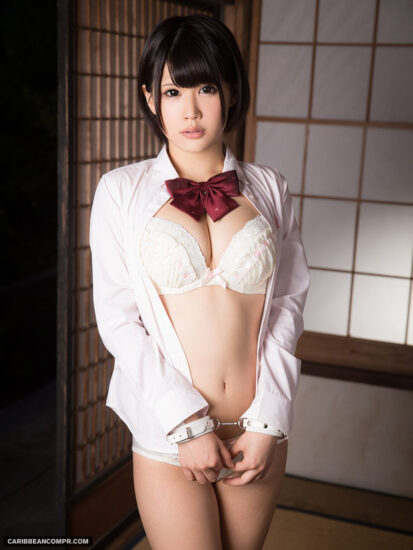 รู้จักกับ Aoi Shirosaki ผู้หญิงที่ทำให้หนุ่มๆ หายใจช้าลงแบบไม่รู้ตัว Aoi Shirosaki e1765456051431